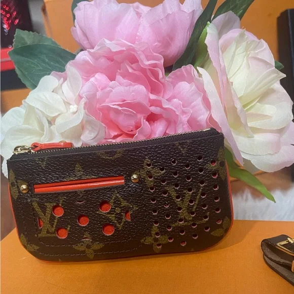 Limited Edition Authentic Louis Vuitton Perforated Key Close - Picture 4 of 15